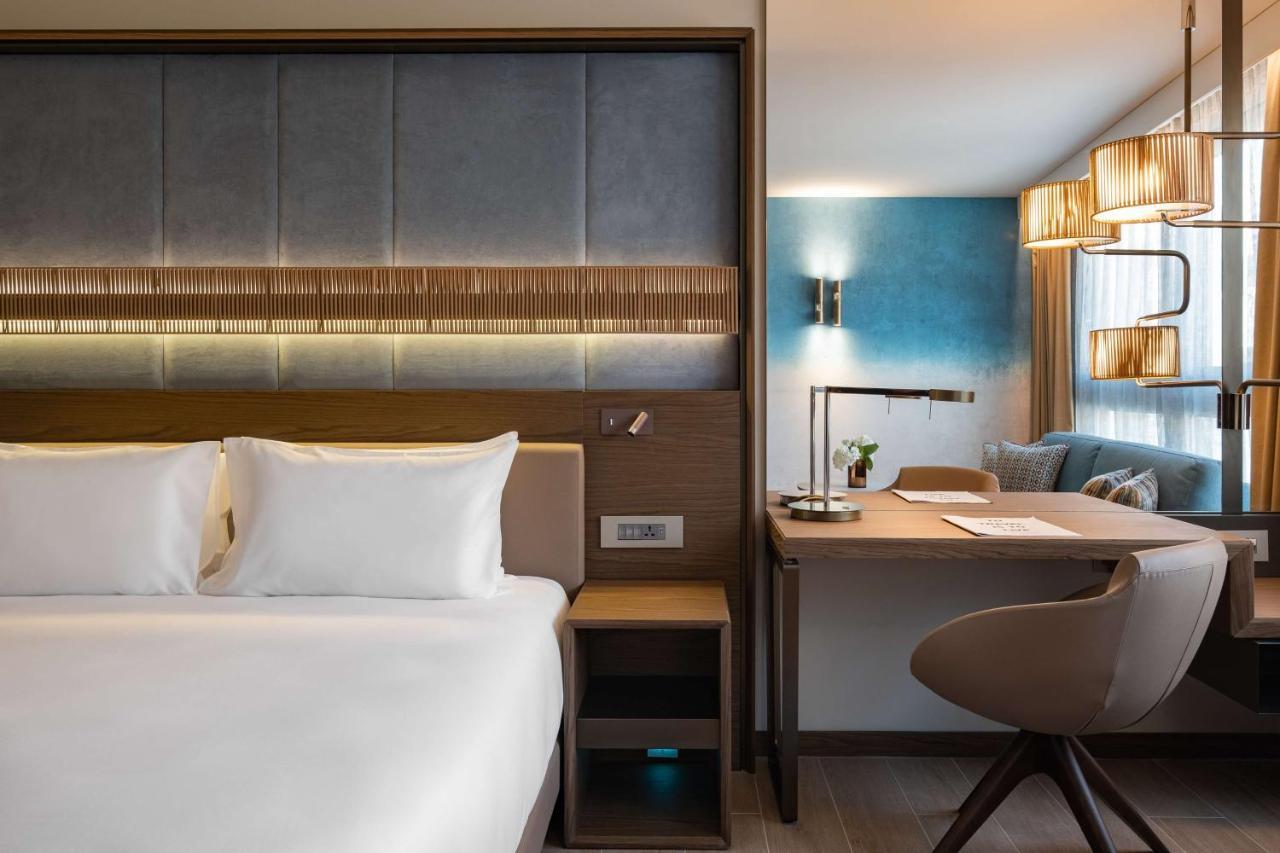 Hyatt Regency Malta Hotel Saint Julian's Bagian luar foto A room at the hotel